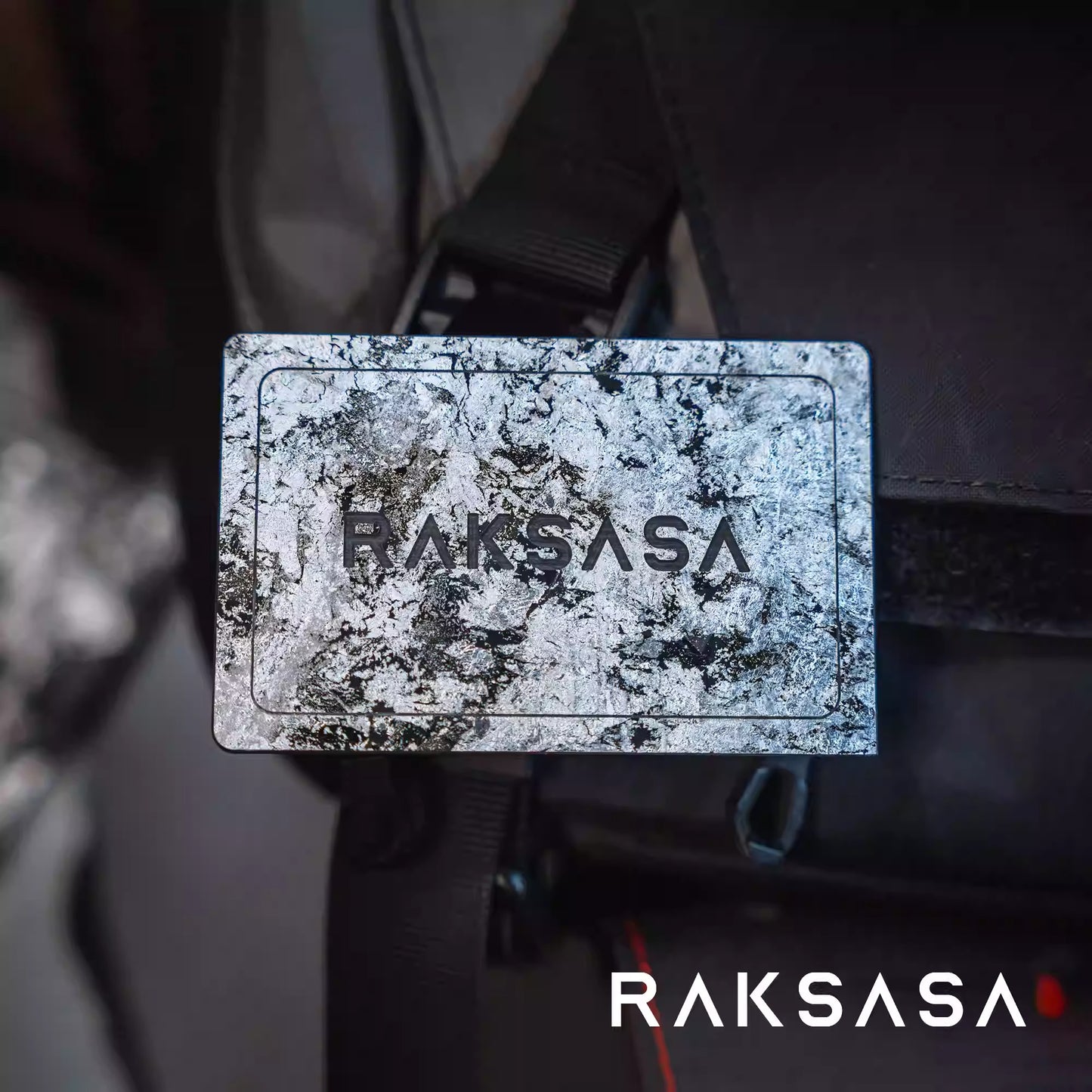 RAKSASA Carbon Fiber EDC Card Knife - Dual-Sided Gold and Silver